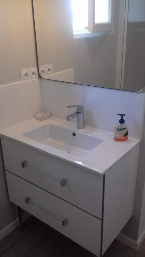 Studio Apartment *